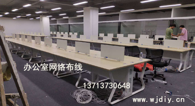 深圳捷顺科技中心公司办公室布网线安装监控摄像头.jpg